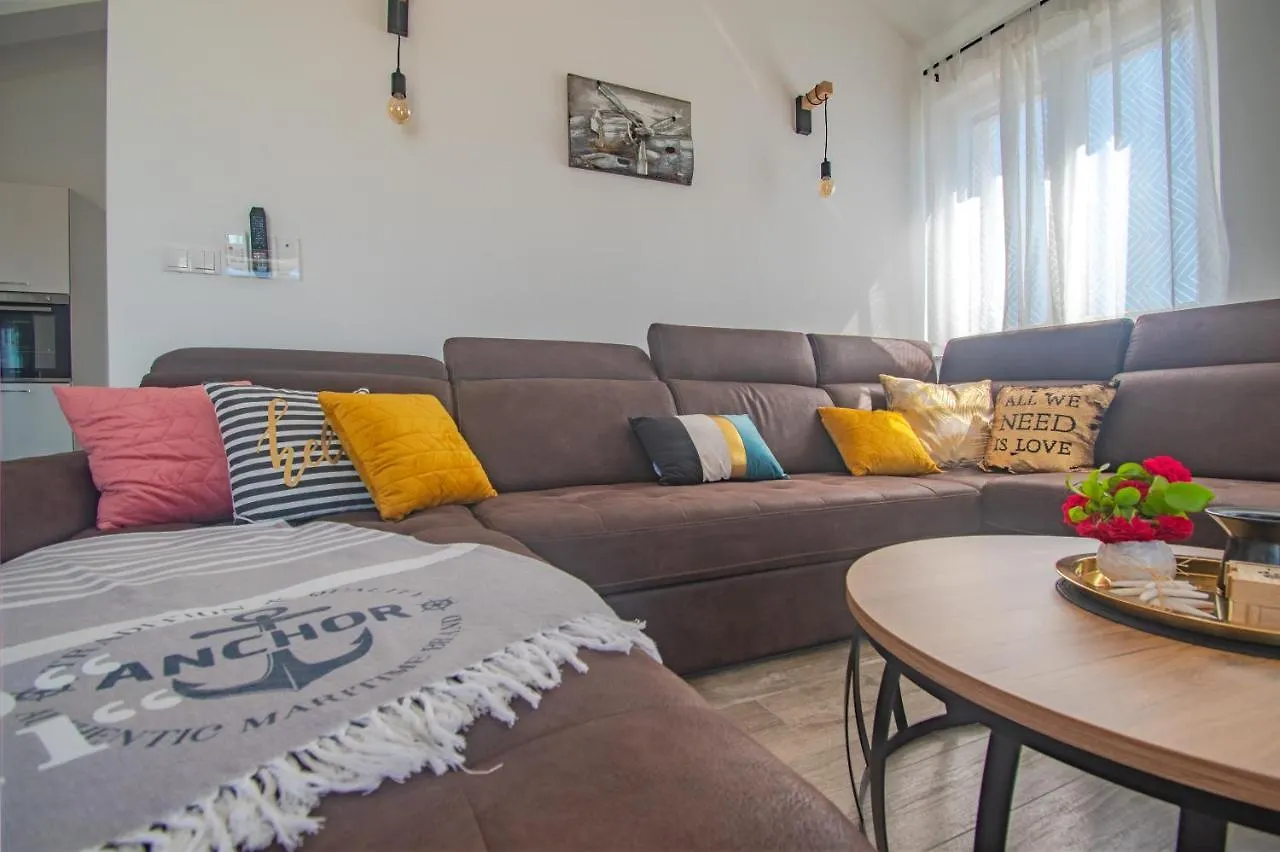 Olea Apartments Vir 0*,