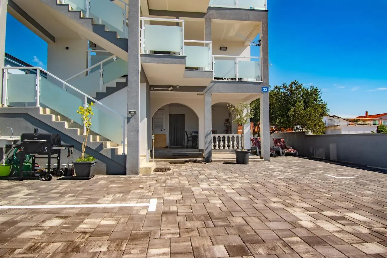 Olea Apartments Vir