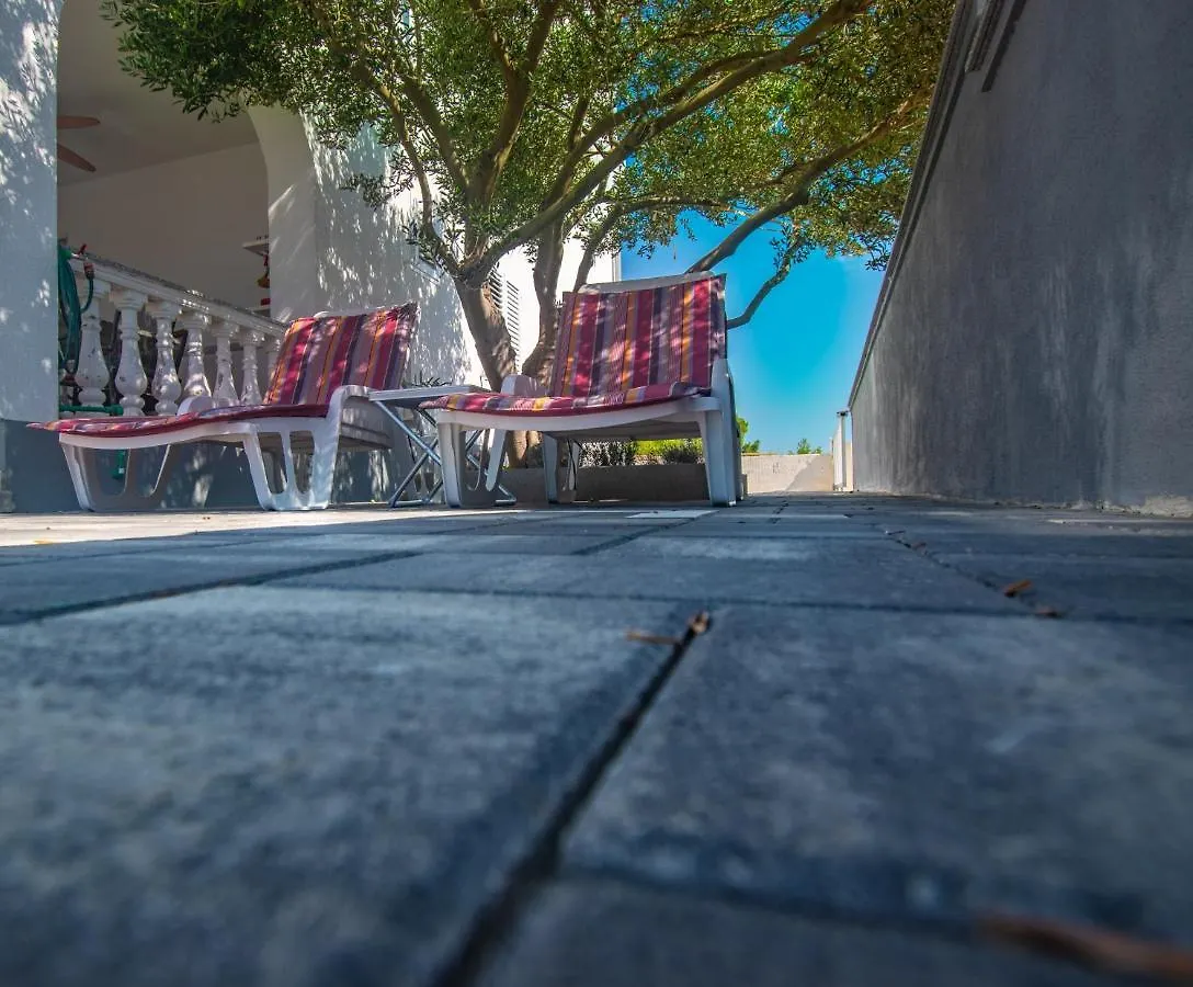 Olea Apartments Vir